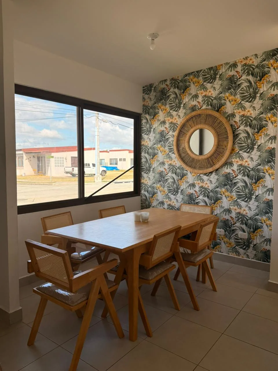 Comedor interior de la casa Sagrada Brisa