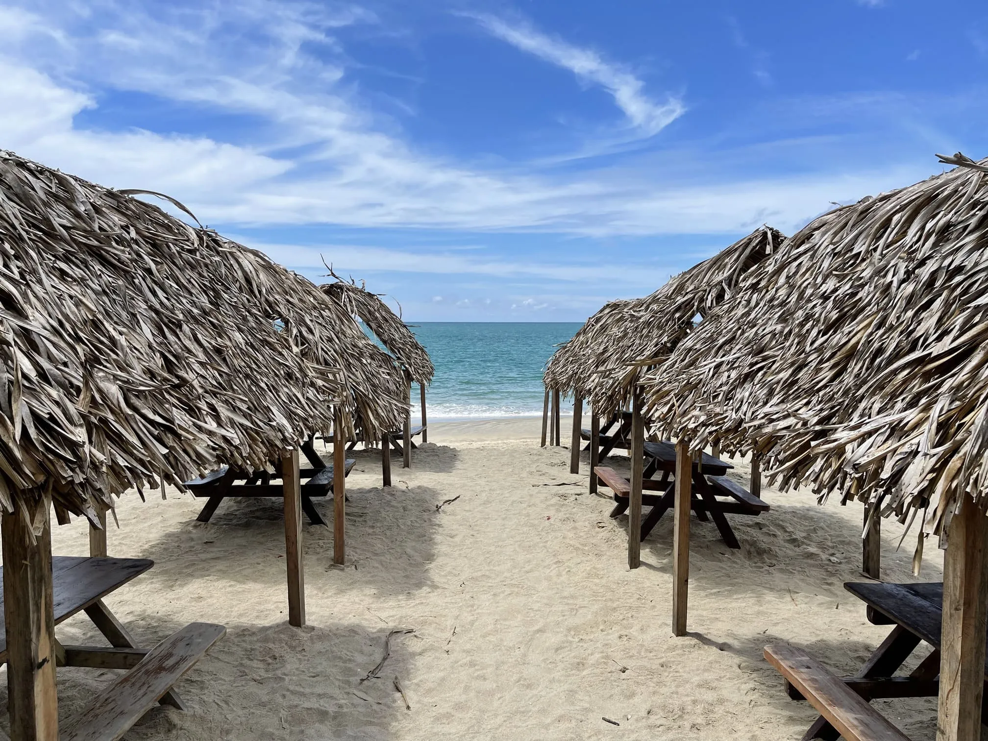 Playa Veraneras, playa de arena blanca a 5 minutos de Sagrada Brisa, Río Hato, Panamá